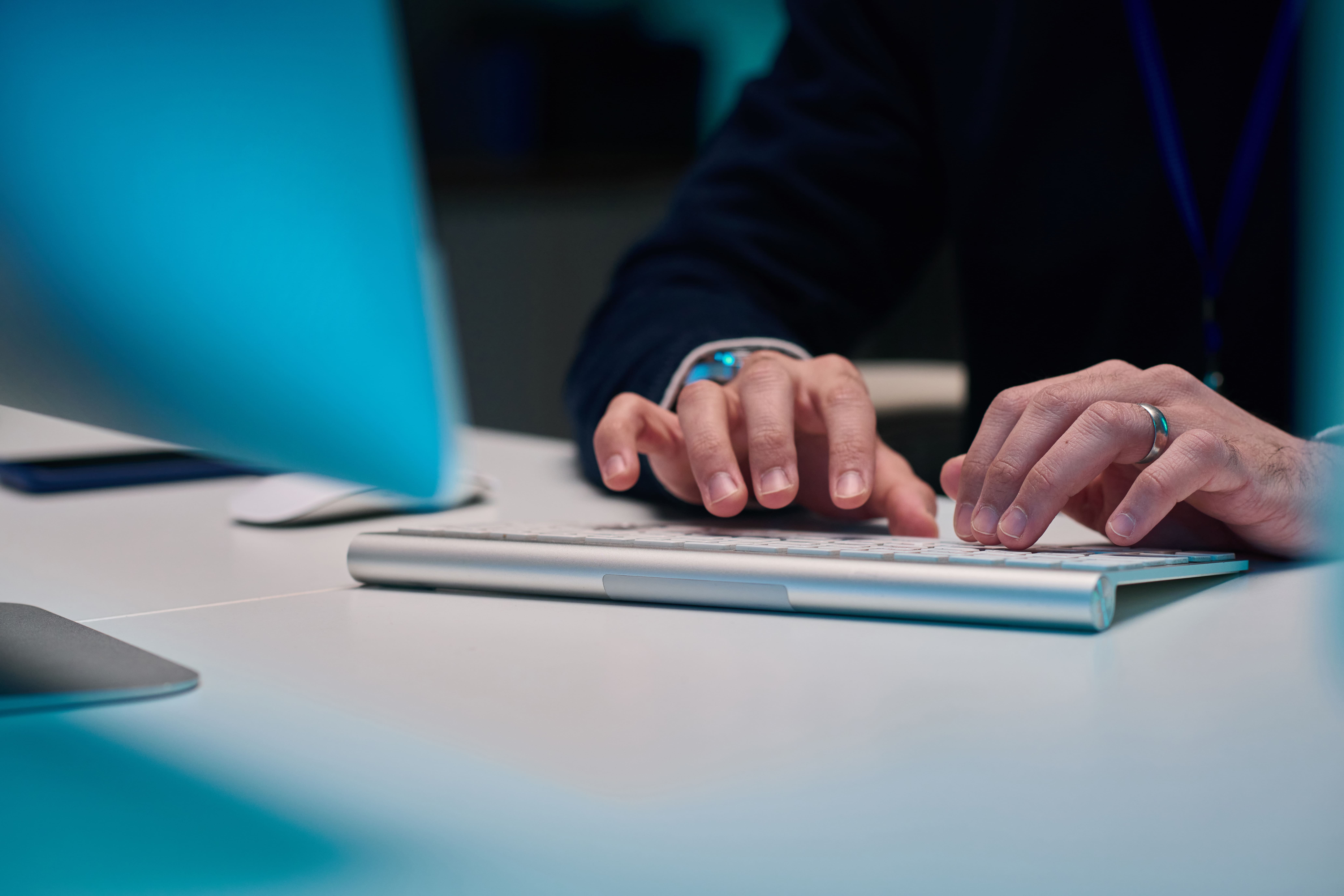 Comparaison entre MonIdenum et Infogreffe pour obtenir un Kbis